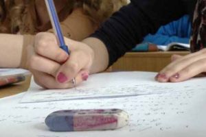 Notele de la simularea examenelor de Bacalaureat şi Evaluare Naţională pot fi trecute în catalog, la cerere