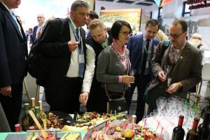 FOTO Vinurile şi gastronomia din Sibiu, promovate la Târgul de Turism de la Berlin