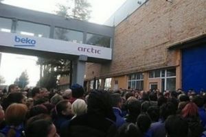 Grevă la fabrica de frigidere din Găeşti. Care sunt revendicările salariaţilor