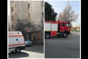 Pompierii intervin pentru deblocarea uşii unui apartament în care se află o persoană bolnavă