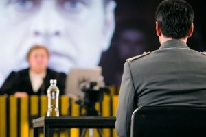 Veniţi la „Teroare“, la Sala Mare, şi decideţi, prin vot, soarta personajului principal