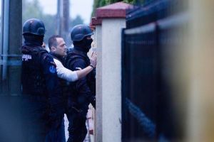 Percheziţii în casele unor timişeni bănuiţi de braconaj şi deţinere ilegală de arme