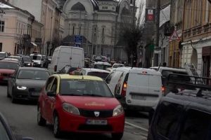 Imagini XXX în Bucureşti! O şoferiţă a făcut senzaţie în toiul nopţii. Imagini virale 