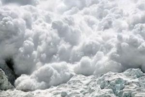 Avertisment meteorologi Sibiu: Risc mare de avalanşă în Munţii Făgăraş. Zăpada depăşeşte doi metri