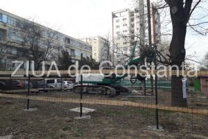 Constanta. Protest al locatarilor unui bloc din cartierul Tomis Nord. Oamenii sunt deranjati de un proiect imobiliar (galerie foto)