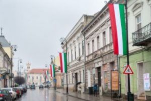UDMR Covasna: Tribunalul a anulat amenzile aplicate primarului din Sfântu Gheorghe pentru arborarea steagului Ungariei