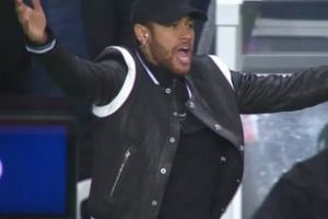 Neymar, anchetat de UEFA! Brazilianul a vrut sa bata arbitrii dupa meciul cu Manchester United