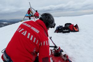 Salvamontiştii gorjeni, faţă în faţă cu turiştii din Rânca