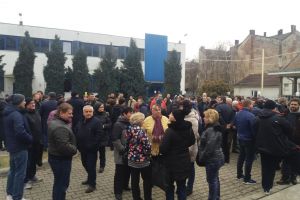 FOTO. Femeile de la Electrolux sărbătoresc 8 Martie în stradă!