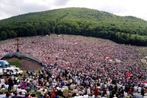 Se pregăteşte o mare ţeapă pentru catolicii români care vor participa la slujba ţinută de Papa Francisc, la Ciuc