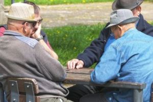 Milioane de pensionari păcăliţi în jaful secolului. Sumă colosală sustrasă din banii bătrânilor. News alert