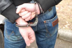 Tânăr din Borsec, hoţ calificat. Acuzat de furturi din locuinţe şi case de vacanţă