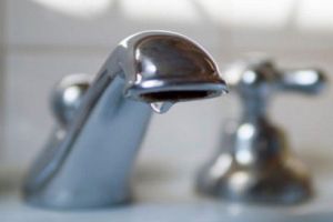 Mii de târgumureşeni rămân fără apă potabilă! Lista asociaţiilor datornice, publicată de Aquaserv!