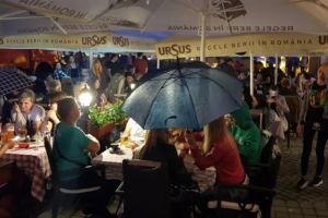 Afaceri la cheie de vânzare în Sibiu – Cât costă un restaurant cu terasă în Piaţa Mare