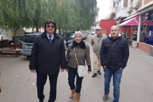 Robu ameninţă că asanează „lumea a treia” din Aurora-Flavia, dar întâi face sondaj pe Facebook