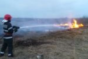 ISU Dolj: 10 incendii stinse de pompierii doljeni