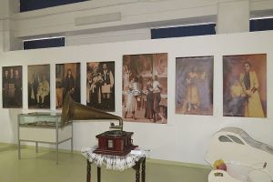 Slobozia: „Femeia şi chip şi fel”, la MNA – o expoziţie a contrastelor