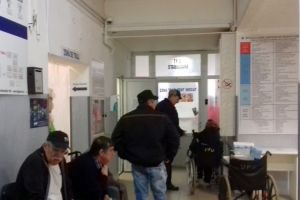 Asistentă de la Spitalul Judeţean Sibiu, lovită de un şofer recalcitrant – Agresorul dus la Psihiatrie