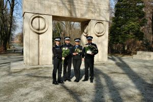 VIDEO: Flori din partea agenţilor de la Locală