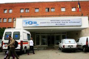 Protest spontan la Institutul Oncologic Bucureşti. Angajaţii se tem că îşi pierd locurile de muncă