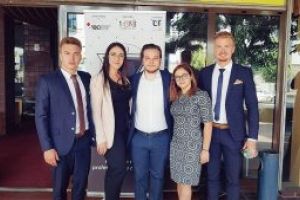 Studentii din Baia Mare isi premiaza profesorii