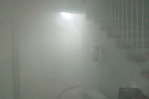 Două incendii în două zile la subsolul unui bloc. Pompierii spun că focul a fost pus intenţionat!