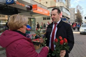 Viceprimarii Sucevei s-au întrecut în a oferi flori de 8 Martie