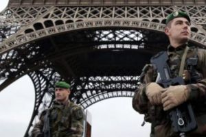 Teroare în inima Europei! Cadavrele a două românce gemene, găsite într-un parc din Paris