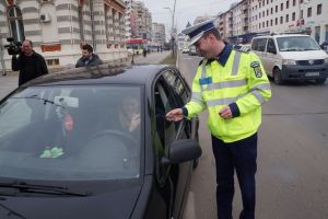 Flori de la poliţişti, de 8 Martie