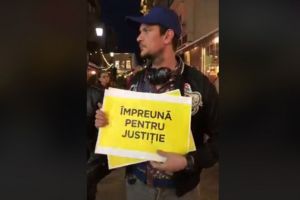 Protest al artistilor de la Teatrul de Comedie din Capitala fata de modificarea legilor justitiei.(video)