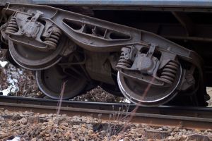Tren de persoane, deraiat la Coşbuc. Trafic blocat