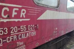 Tren deraiat în România. Autorităţile intervin în forţă la faţa locului. VIDEO