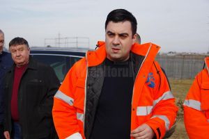 Cuc îi transmite lui Flutur să se ocupe de repararea drumurilor judeţene înainte „să se ...