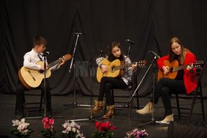 Spectacol muzical-coregrafic susţinut de elevi ai Şcolii de Arte „Ion Irimescu” Suceava, ...