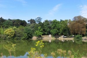 FOTO Două românce gemene găsite moarte într-un lac din Paris