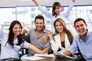 Minivacanţă de patru zile, pentru salariaţi, în aprilie. Vinerea Mare a devenit zi de sărbătoare legală, în care nu se lucrează, anul trecut