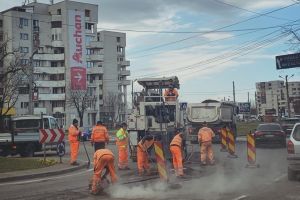 FOTO. Continuă lucrările de plombare a străzilor din municipiul Satu Mare
