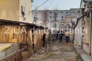 Imagini de la eveniment. Incendiu in Constanta langa un restaurant de pe strada Arcului. Pompierii ISU Dobrogea chemati sa intervina(galerie foto)    