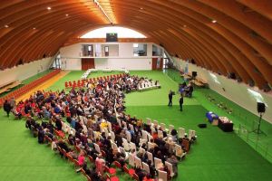 Sute de femei omagiate de comăneşteni de ziua lor [FOTO&VIDEO]