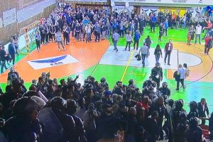 ULTIMĂ ORĂ: Sala Polivalentă din Focşani EVACUATĂ! Incidente GRAVE înaintea meciului între Steaua şi Dinamo