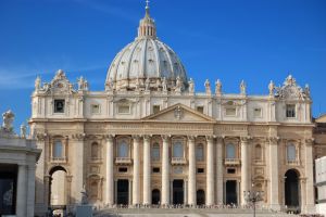 Vaticanul spune ceva, organizatorii din România altceva