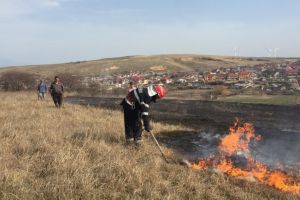 Zi plina pentru pompierii ISU Delta Tulcea. Au fost solicitati la mai multe incendii in cateva ore (galerie foto)