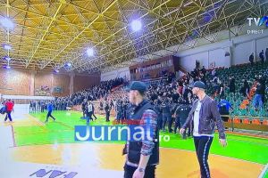 VIDEO: Fanii celor două echipe au fost EVACUAȚI din sală! Jandarmii au folosit gaze lacrimogene