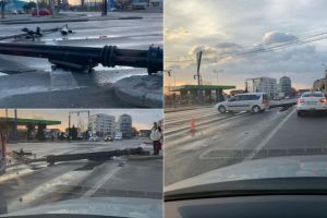 FOTO: Semafor pus ”la pământ”, în Alba Iulia, la intersecţia Bulevardului Republicii cu Calea Moţilor