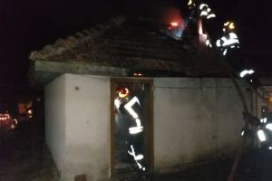 FOTO Incendiu la Tălmaciu. Un bărbat a decedat