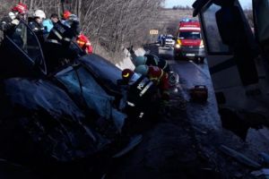 ACUM – CARNAGIU AUTO la LUNCA CORBULUI. Intervine şi un ELICOPTER!