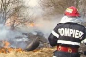 IAD în ROMÂNIA: 60 de hectare de vegetaţie în flăcări, zeci de gospodării în pericol