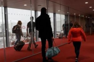 Un diplomat american prins cu un obuz în timp ce încerca să iasă din Rusia