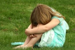 Tatăl îşi viola fiica de 4 ani. Filmările de pe telefon îl trădează