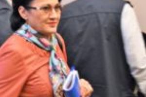 Ministrul Învăţământului, somat să nu desfiinţeze Liceul de Artă „Sabin Păutza”!